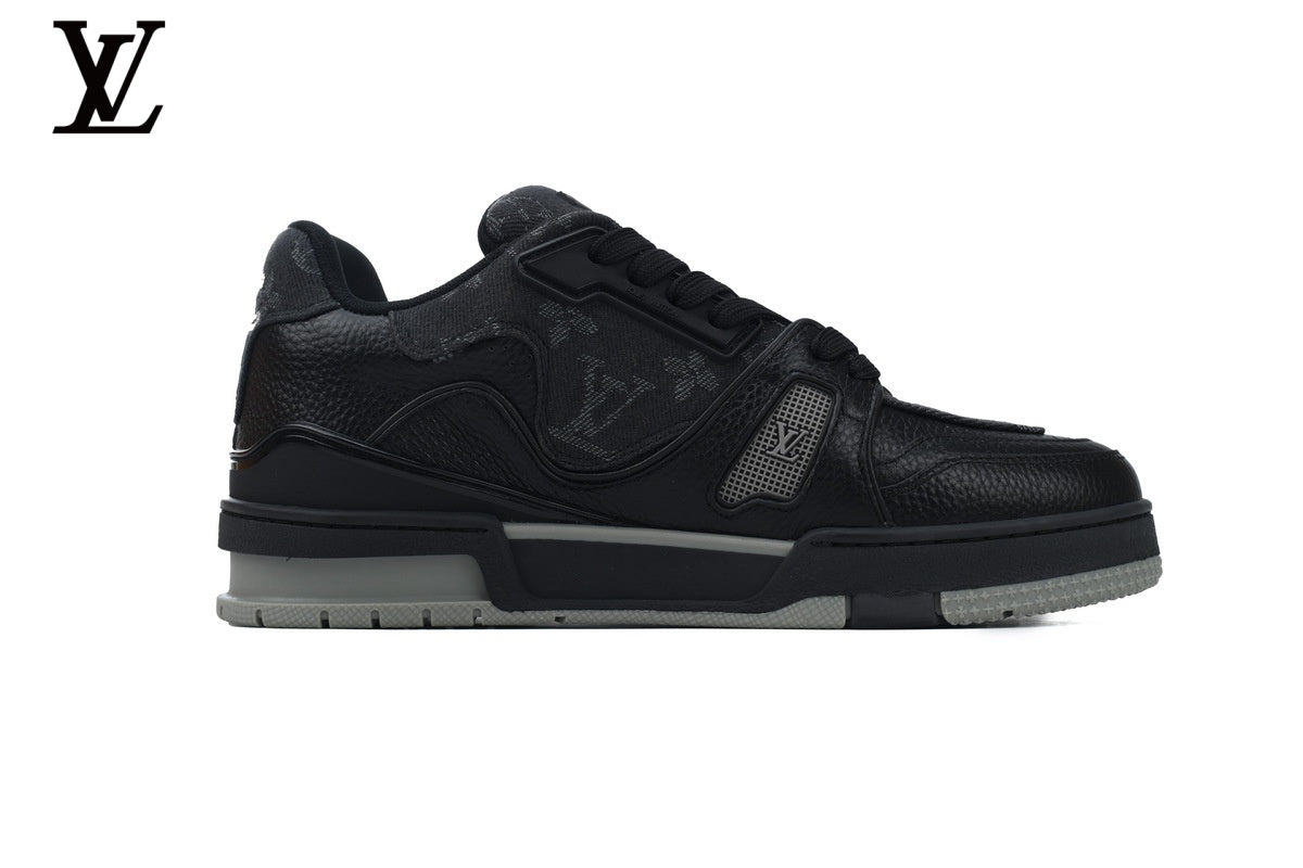 Louis Vuitton Trainer  shoes for man  women Sneaker – Black Monogram Leather