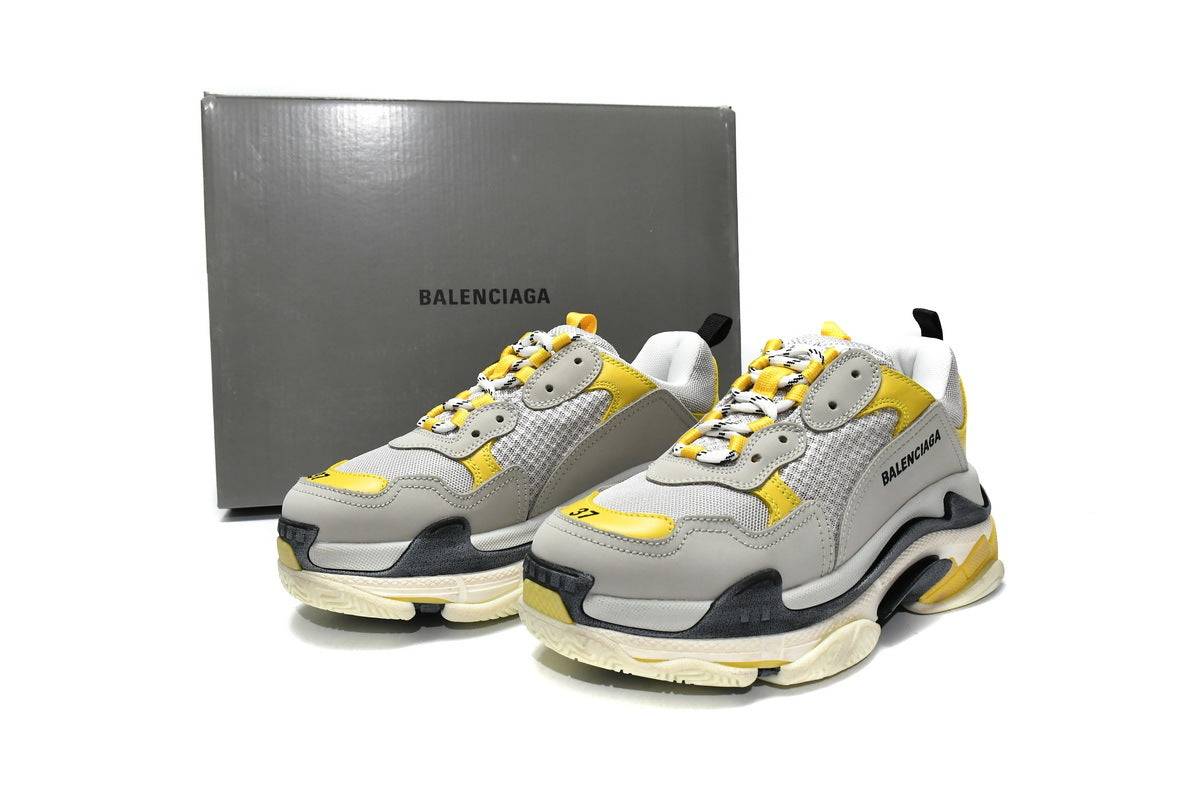 Balenciaga men's shoes  Triple S Sneakers  balenciaga runners Greyish-yellow