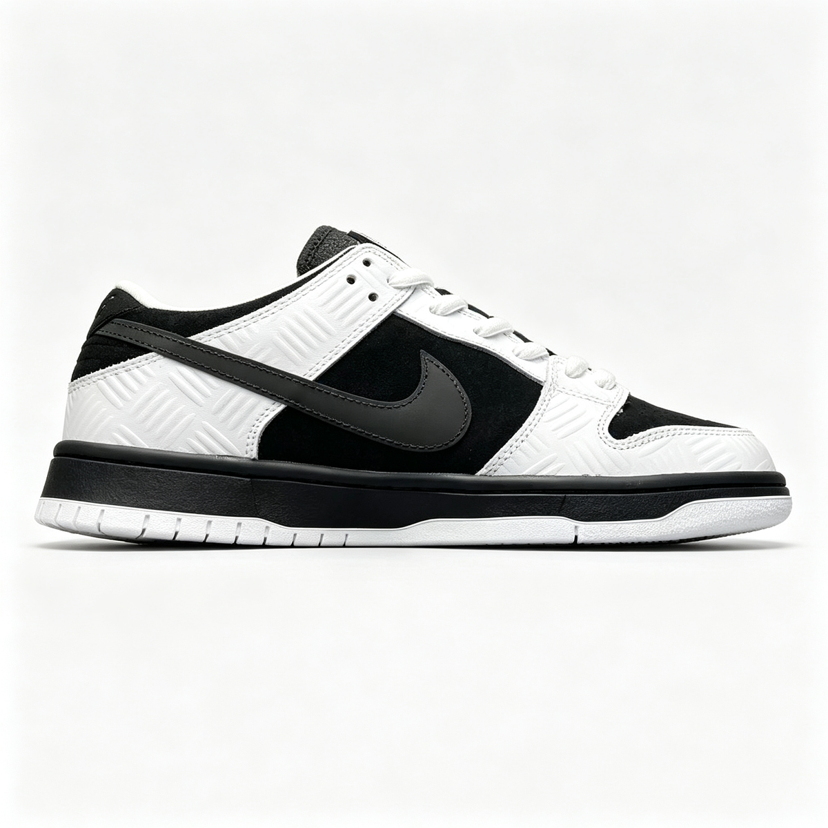 Nike Dunk Low 'Black / White / Orange'