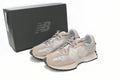 New Balance 327 Women's & Men's Retro Sneakers - Beige & Off-White